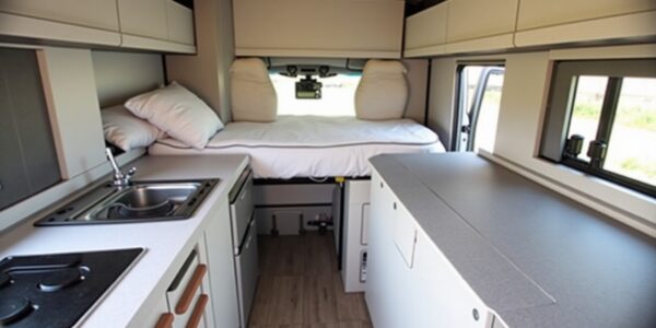 Installation d'un lit dinette dans un camping-car Fiat Ducato : le guide essentiel